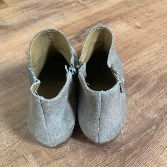 Jack Rogers Peyton Bootie in Light Grey Size 8 Suede Ankle Boot Heeled - Picture 10 of 10